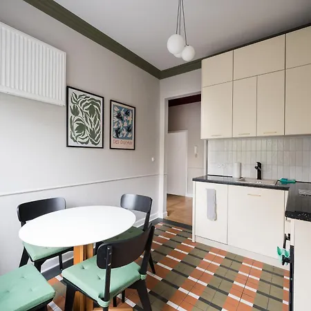 Hala Mirowska Spacious By Bookinghost *