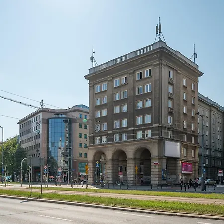 Hala Mirowska Spacious *