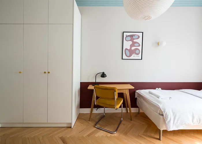 아파트 Hala Mirowska Spacious By Bookinghost *