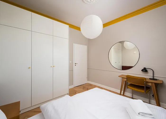 아파트 Hala Mirowska Spacious By Bookinghost