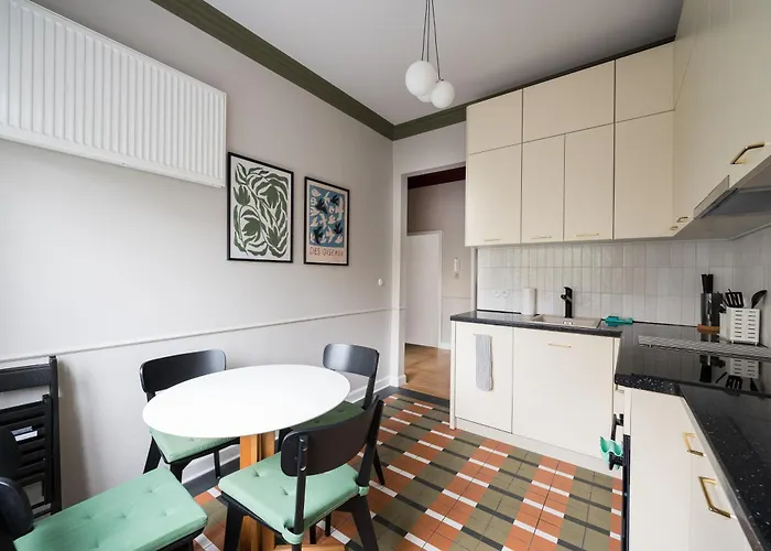 Hala Mirowska Spacious By Bookinghost *